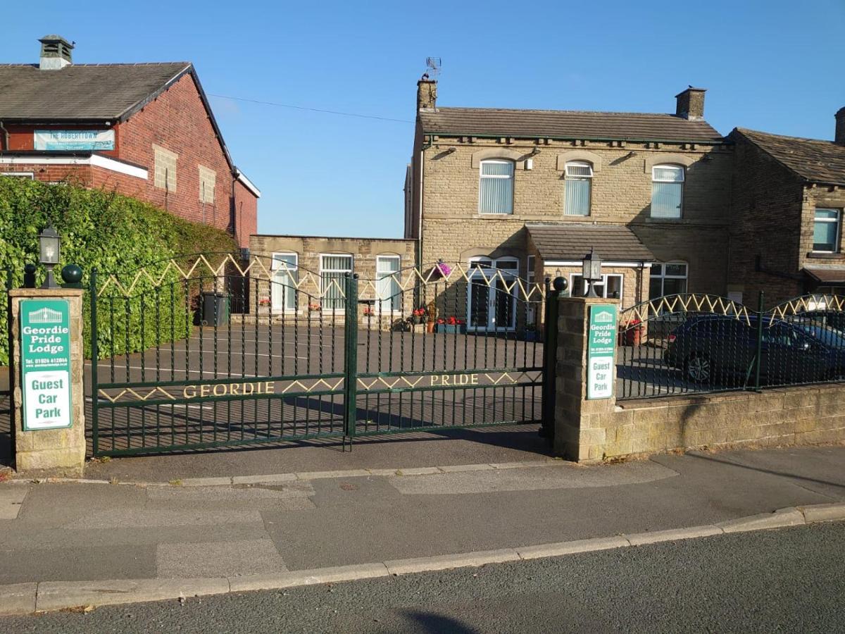 Geordie Pride Lodge Liversedge Esterno foto