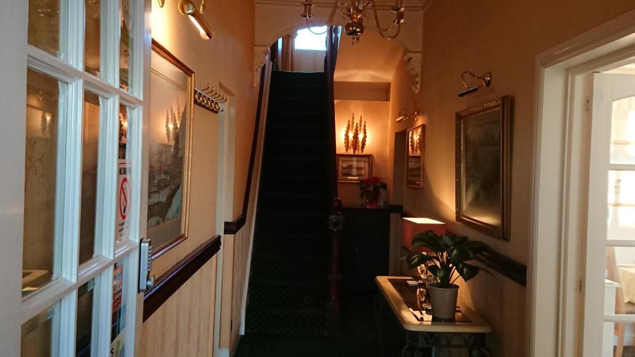 Geordie Pride Lodge Liversedge Esterno foto