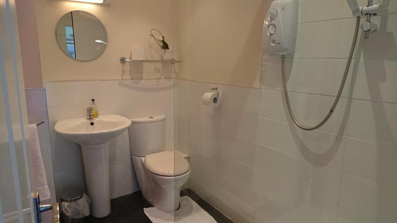 Geordie Pride Lodge Liversedge Esterno foto