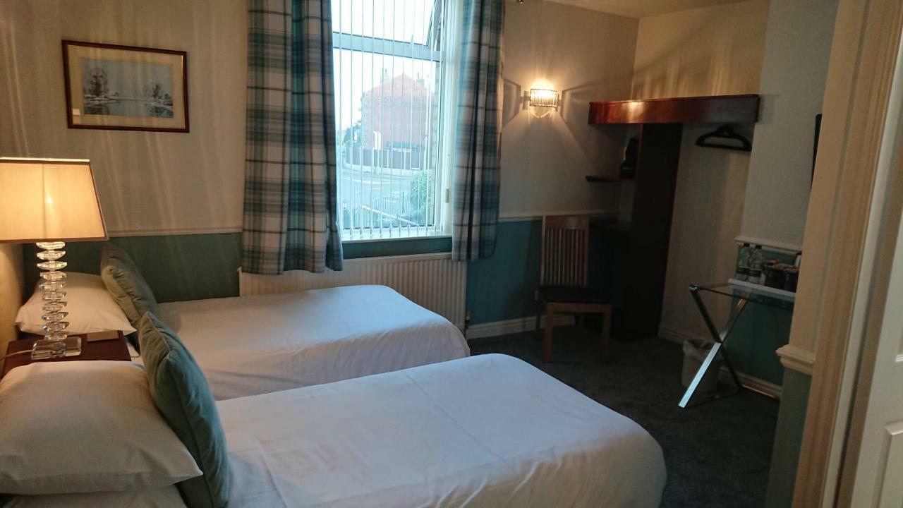 Geordie Pride Lodge Liversedge Esterno foto